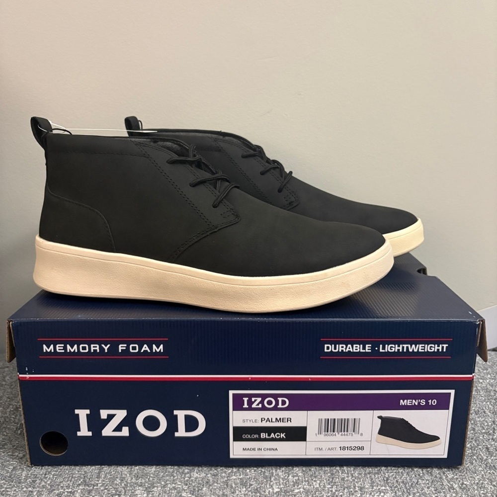 Izod Men's Black and Cream Chukka Boots